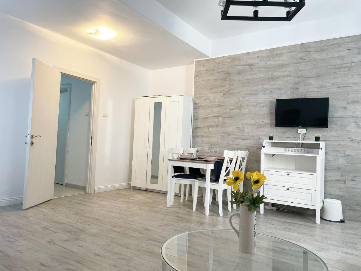 White Apartment Бухарест Екстер'єр фото