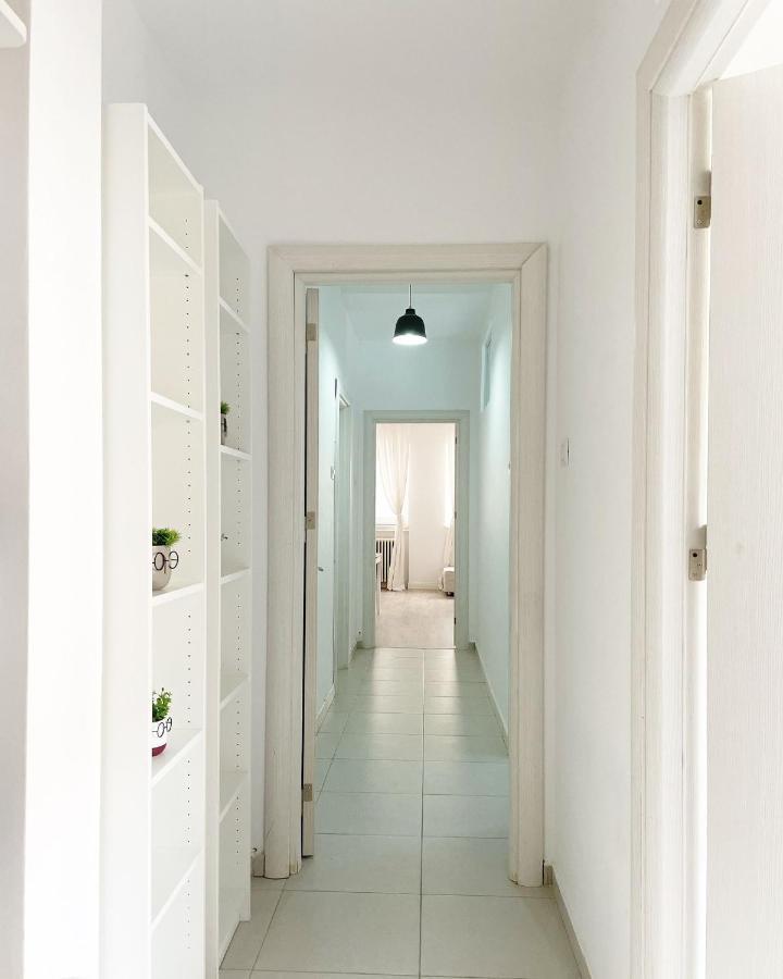 White Apartment Бухарест Екстер'єр фото